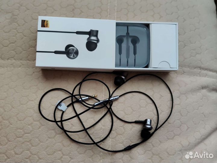 Наушники Xiaomi Mi In-Ear Headphones Pro HD
