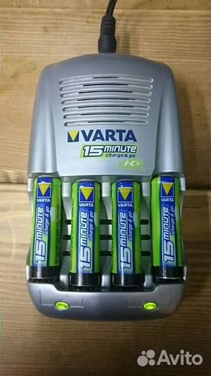 Зарядное устройство Varta 15 minute charge