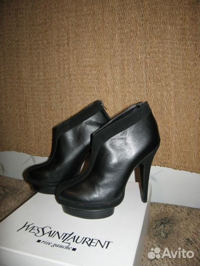 Красивые кожаные батильоны YSL