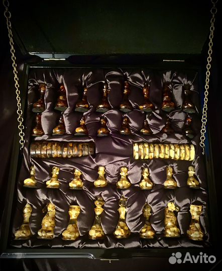 Шахматы из янтаря