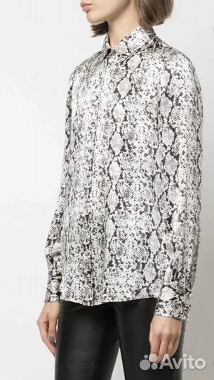 Рубашка со змеиным принтом твое
