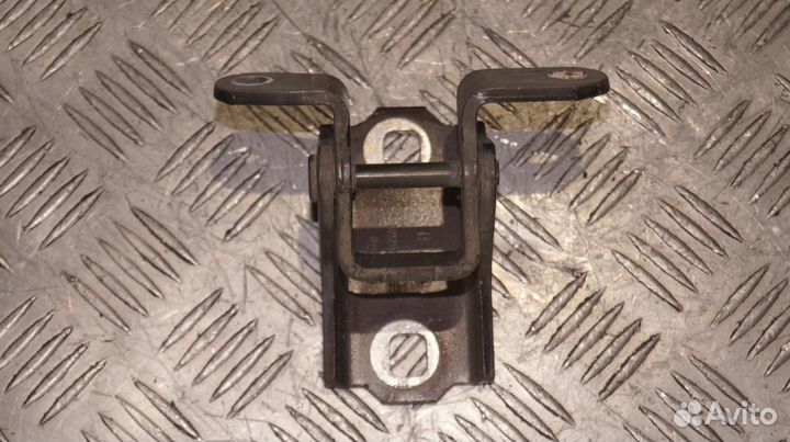 Петля двери Insignia (08) пер R нижн Б\У (арт. 13228959)