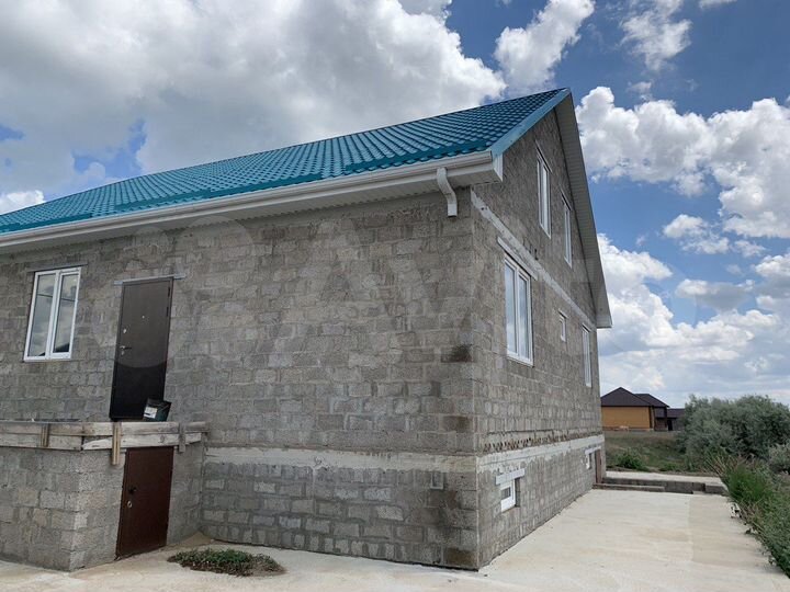 Дом 468,7 м² на участке 7,7 сот.