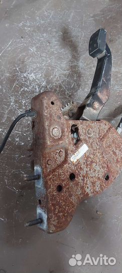 Педаль ручника на Cadillac SRX