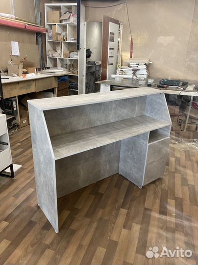 Стойка ресепшн