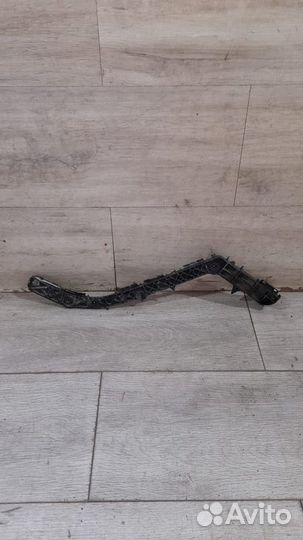 Кронштейн заднего бампера задний левый Toyota Land