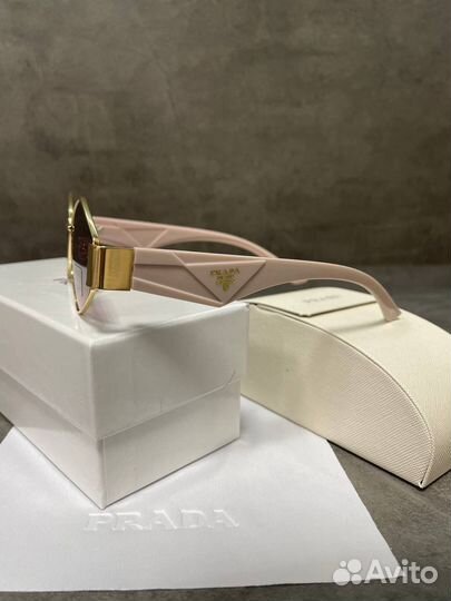 Солнцезащитные очки Prada Бесплатная доставка