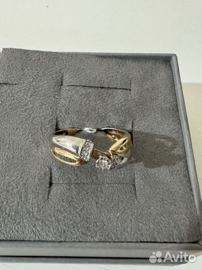 Золотое кольцо с бриллиантом