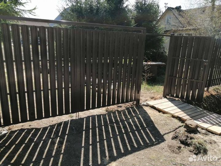 Распашные ворота из евроштакетника с установкой