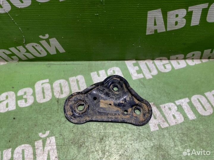 Кронштейн подрамника передний левый Hyundai Sonata