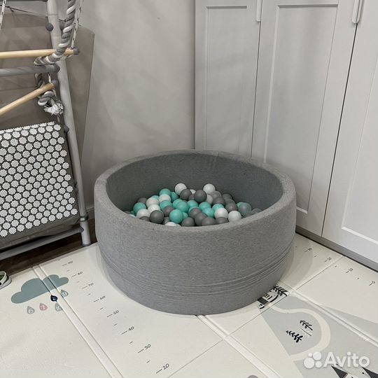 Сухой бассейн с шариками