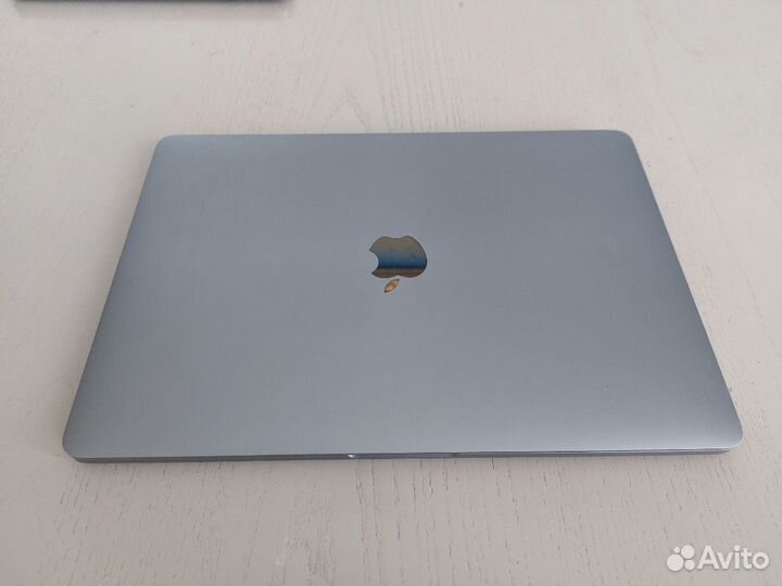 Macbook Pro 13 2019 i7 2.7ghz/16gb/512gb/как новый
