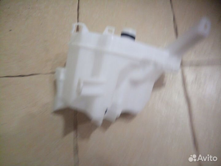 Бачок омывателя Toyota Corolla 2008