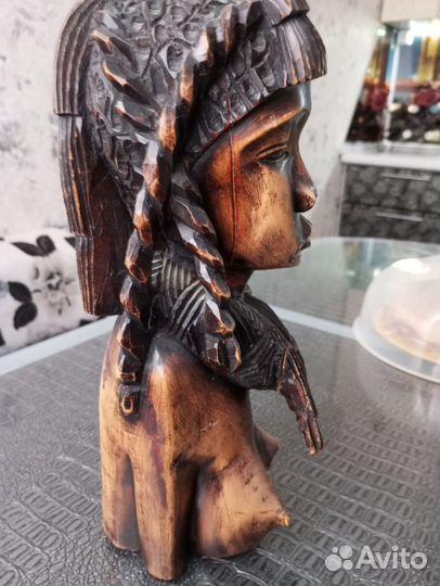 Бюст африканки Ангола