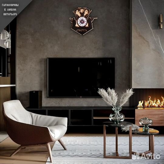 Настенные часы из дерева Охота