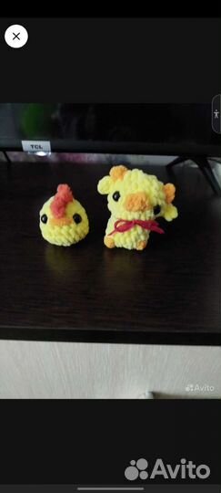 Много вязаных игрушек