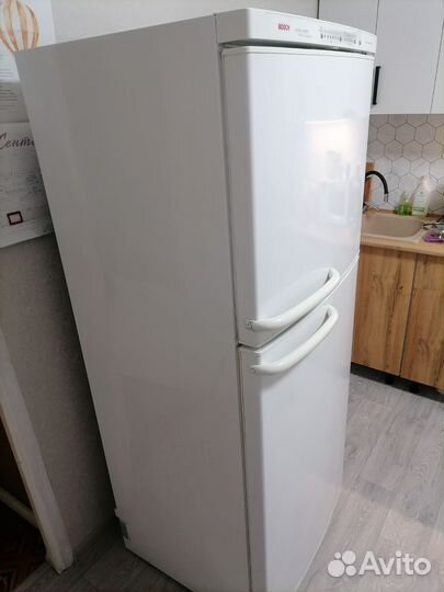 Холодильник Bosch Intelligent Frost Free 40