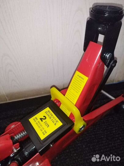 Подкатной домкрат 2т