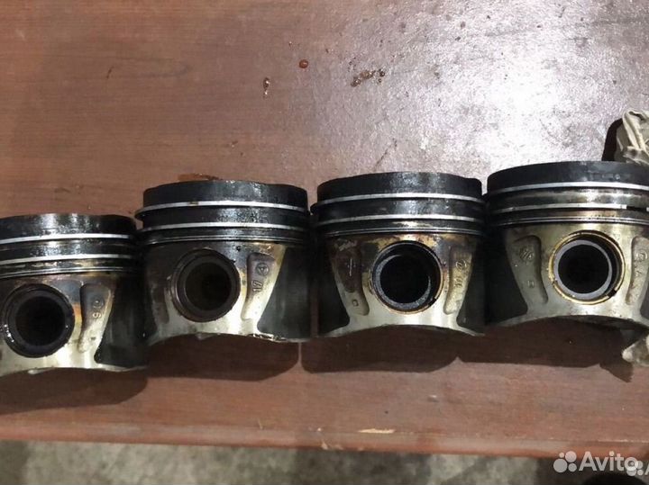 Поршни с пальцем OM651 Mercedes 204