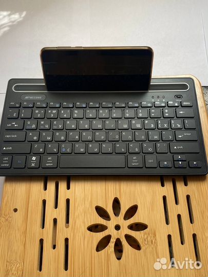Блютуз клавиатура с подставкой для телефона/планше