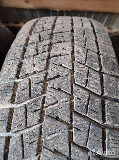 Bridgestone Blizzak DM-V1 215/65 R16 98R