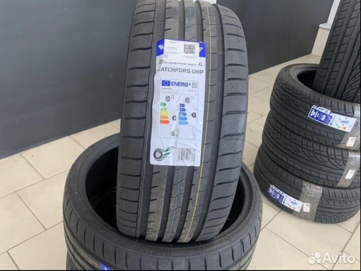 Windforce Catchfors UHP 235/30 R20 88Y