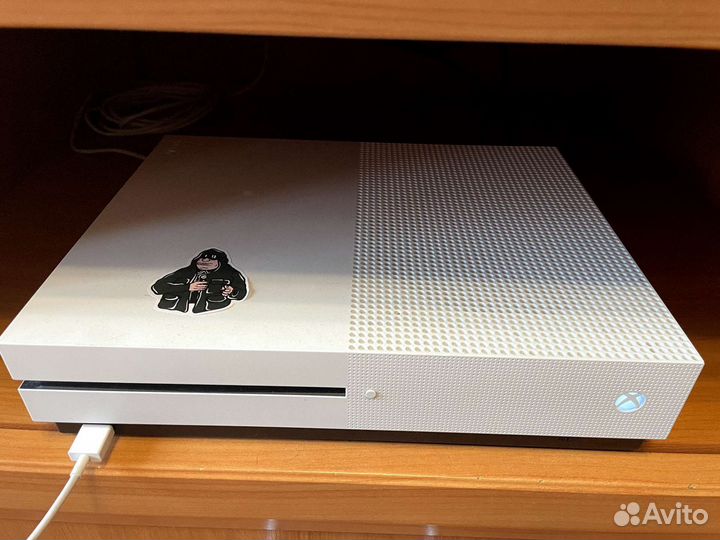 Xbox One S 1tb с играми