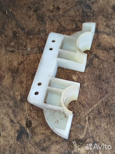 Фиксатор радиатора печки Mazda 626