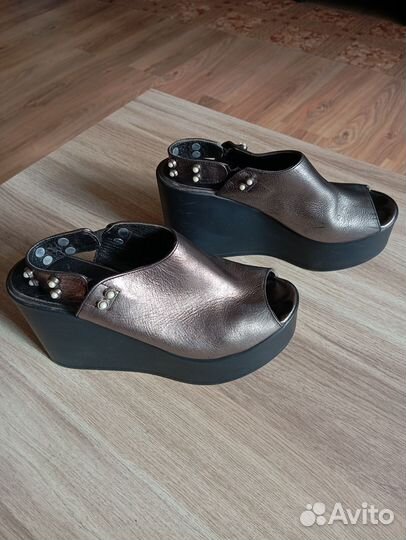 Босоножки женские