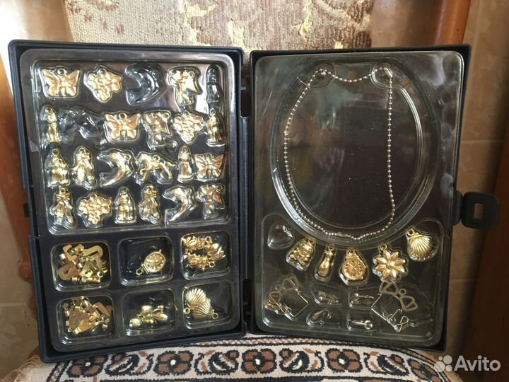 Чемоданчик с подвесками для рукоделия