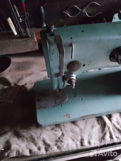 Швейная машина 1022