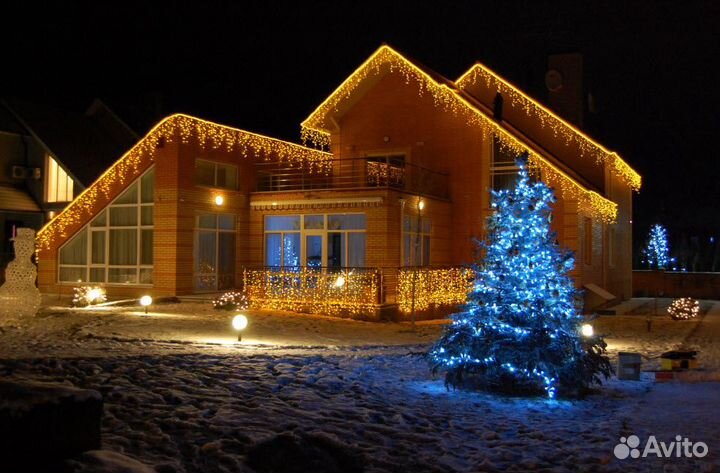 Световое новогоднее оформление фасада, деревьев