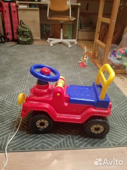 Машинка-каталка детская