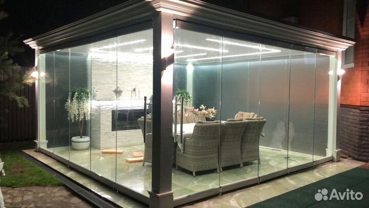 Безрамное остекление кафе