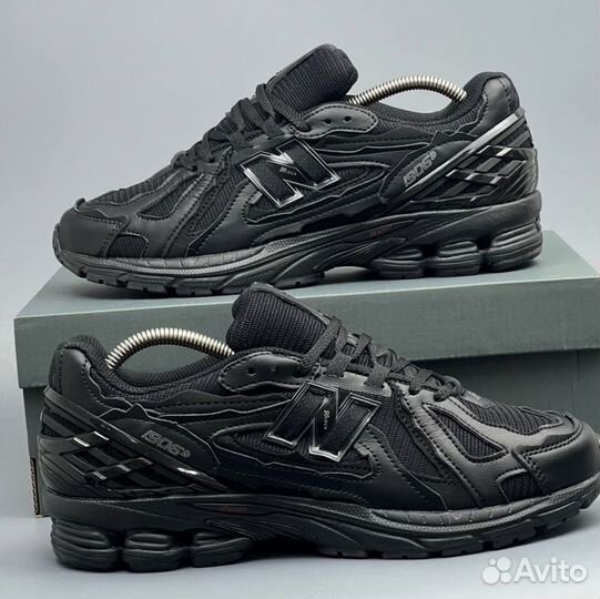 Черные New Balance 1906