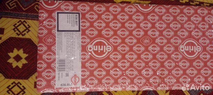 Прокладку под головку на Мерседес;