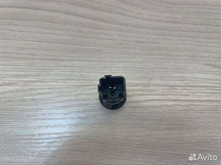 Концевик двери задний Renault Logan