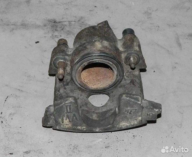 Суппорт тормозной передний правый VW Golf 3 1.8 мо