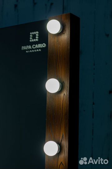 Гримерное зеркало с лампами