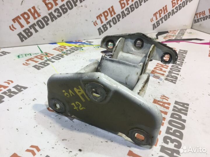 Рено Трафик Петля нижняя задней двери Лев