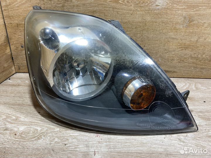 Фара правая Ford Fiesta 5 рестайлинг 142497