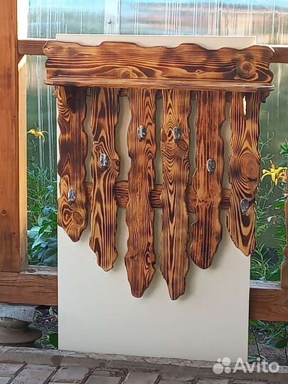 Вешалка для одежды из дерева