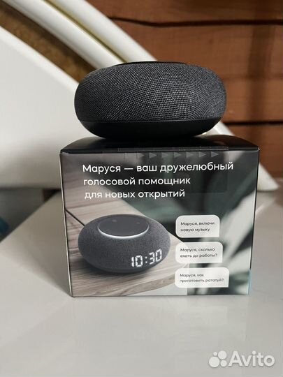 Умная колонка с часами