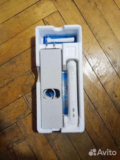 Электрическая зубная щетка Braun Oral-B Pro 1