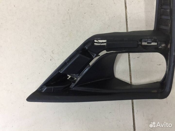 Рамка противотуманной фары правой Toyota Land Crui