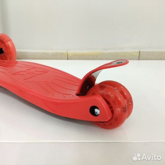 Самокат трехколесный