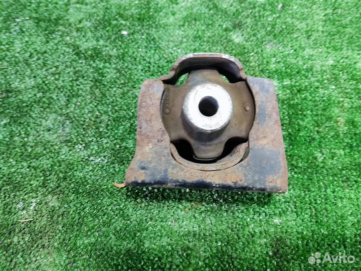 Опора (подушка) двигателя передняя Toyota Auris E
