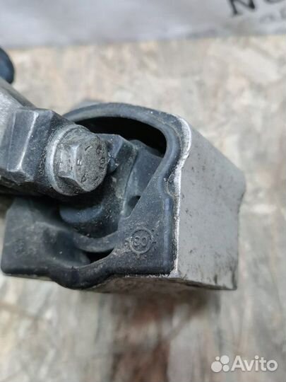 Кронштейн кпп Mercedes-Benz C-Class W204 C180 CGI