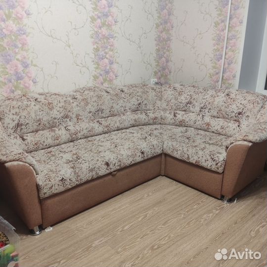 Большой угловой диван бу