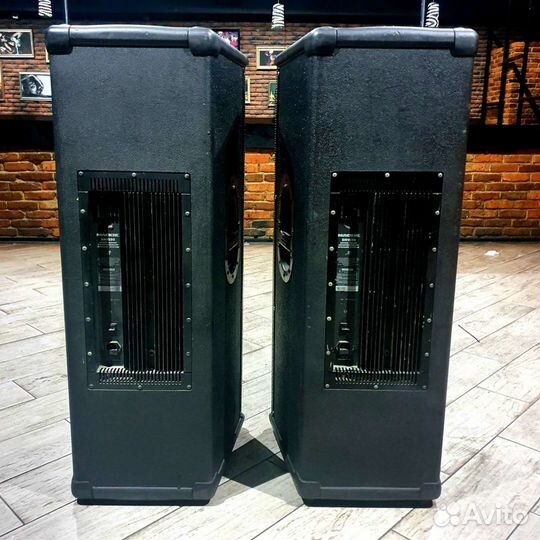 Трехполосная ас - Mackie SR1530